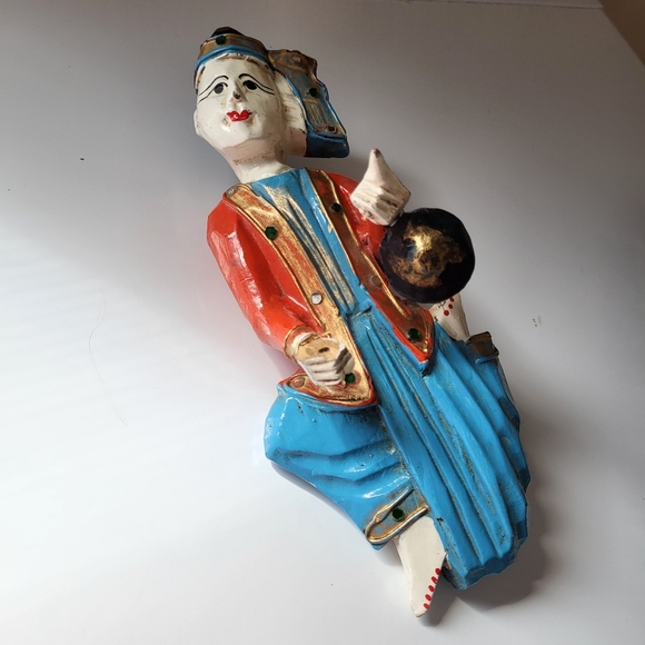 Vintage Carved Wooden Folkart Musician Figure Wall Hanging - Picture 10 of 16